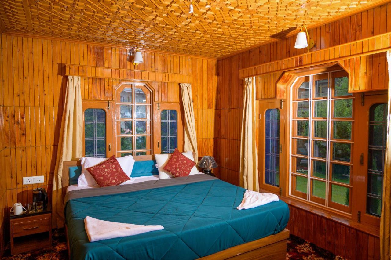 Hotel Peaceful Mornings Srinagar Exterior photo
